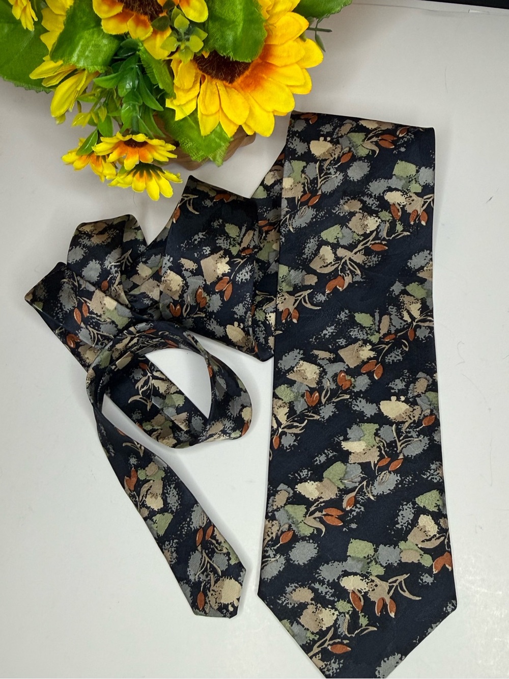 Auth VALENTINO Pre~owned Necktie